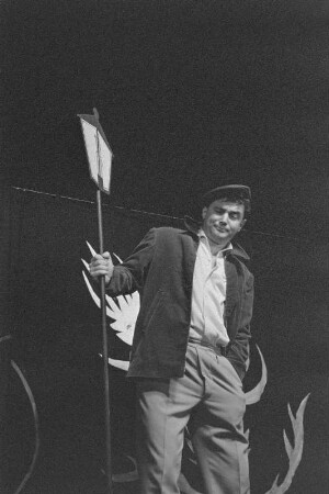 Szenenbilder aus "Blick zurück nach vorn", Kabarett "Die Distel" Berlin. Mit Gerd E. Schäfer, E. Schall u. a. Berlin, 29.08.1958 (Jubiläumsvorstellung, Premiere 28.08.1958)