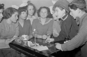 Chanukkah (Lichterfest) : Blick auf Teilnehmer des Festes