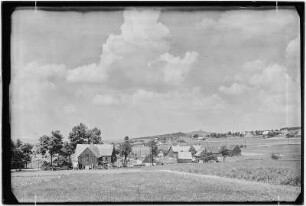 Schwartenberg. Sommerlandschaft mit Schwartenberghaus im Hintergrund