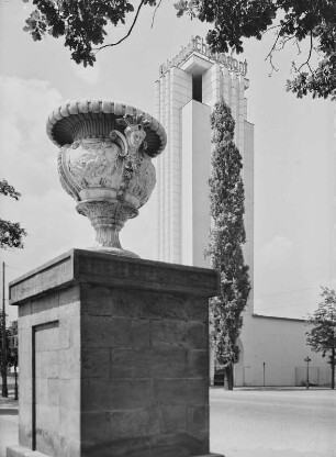 Dresden. II. Internationale Hygiene-Ausstellung, 17.05.1930-1931. Turm "Chlorodont"