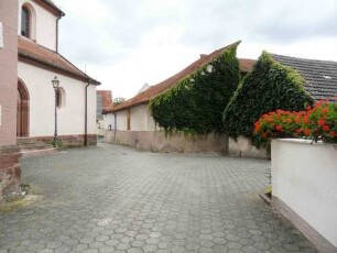 Kirchhof im Norden nach Westen