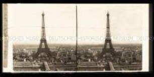 Blick auf Austellungsgelände und Eiffelturm bei der Weltausstellung 1889, Paris