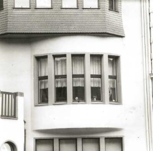 Cottbus. Wohnhaus, Bahnhofstraße 19. Erker (1. OG)