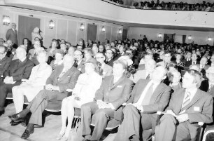 24 Tagung 1974 Chemiker: (überbelichtet) Kardinal König, Frau Goppel, A. Goppel, Frau Steurer, Oberbürgermeister Steurer, H.-H. Haunschild, ?