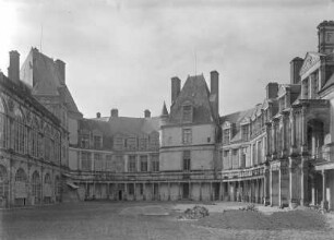 Cour Ovale