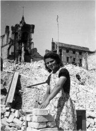 Trümmerfrau nahe dem Roten Rathaus