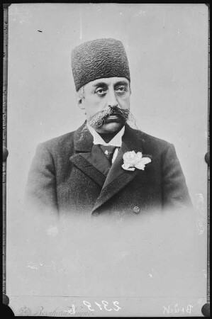 Porträt Mozaffar ad-Din, Schah von Persien : Karlsbad. Porträt Mozaffar ad-Din, Schah von Persien. Fotografie von Bernhard Wagner anläßlich seines Kuraufenthalts in Karlsbad 1900 oder 1902