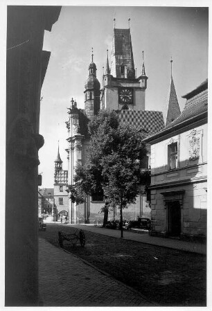 Stadtkirche Allerheiligen : Leitmeritz (Litomerice). Blick zum Alten Rathaus, Stadtturm und zur Stadtkirche Allerheiligen (1235 begonnen, um 1701/1800 Umbau)