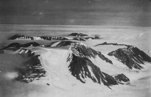 Vergletscherte Nordspitze (Polarfahrt LZ 127 Graf Zeppelin 1931)