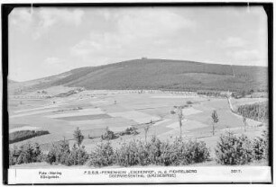 Oberwiesenthal. FDGB Ferienheim Eschenhof (1000 Meter) mit Fichtelberg (1214 Meter)
