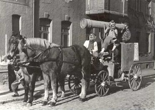 Fasching in Wittichenau : Gesellschaftliche Volkskultur - Frühling. Ort: Kulow / Wittichenau. Fasching 1954. Festumzug.