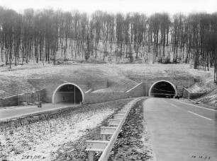 Tunnel bei Hölzern in km 528,925 Nordportale