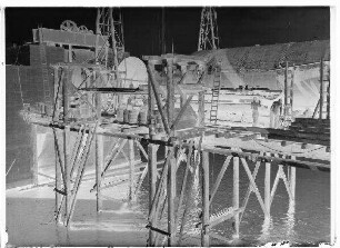 Staustufe Himmelstadt. Baumaßnahmen am Wehr.