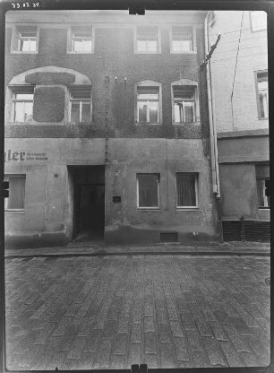 Meißen-Altstadt, Görnische Gasse 2. Wohnhaus (17. Jh.). Straßenfront (Teilansicht)