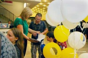 Empfang der Besucher im Foyer