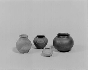 Vase : Vier Vasen (1. H. 20 Jh.; wohl K. Feuerriegel)