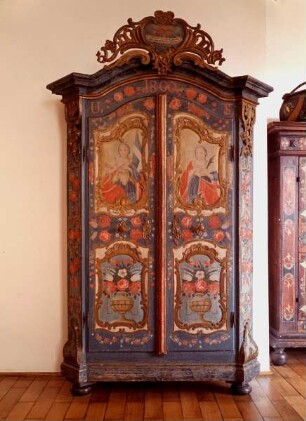 Schrank mit der heiligen Ursula und die heilige Katharina?