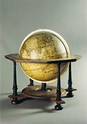 Globus Terrestris (Erdglobus) : Doppelmayer, Johann Gabriel und Puschner, Georg: Globus Terrestris (Erdglobus). Kupferstichsegmente; Durchmesser 32 cm, Höhe 46 cm. Maßstab 1 : 40000000. Nürnberg, 1728.
