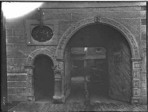 Grötzingen Gasthaus Zur Kanne Eingangsportal Einfahrtsbogen mit seitlichen Portal