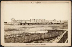Albertstadt. Hofansicht der Gardereiter-Caserne : Albertstadt. Hofansicht der Gardereiter-Caserne. Aus: Albertstadt. Sämmtliche Militärbauten in Dresden. 18 Photographien nach der Natur nebst Übersichtsplan. Verlag Adolf Gutbier, Dresden 1880, Blatt 16, Carte Cabinet. Verwalter: SLUB Dresden Hist.Sax.G.573 m