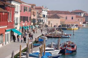 Hauptkanal auf Murano : Blick auf den Hauptkanal der Glasbläserinsel Murano, aufgenommen 2007 in Venedig