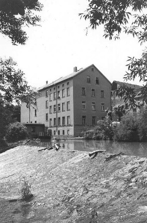 Weißenberg. Obermühle, Ansicht über das Wehr