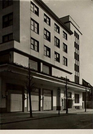 Berlin-Charlottenburg. Ansicht des Westflügels des von 1928 bis 1930 im Stil der Neuen Sachlichkeit errichteten Deutschlandhauses.