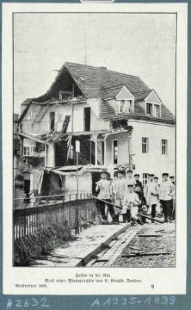 Das vom Hochwasser am 30./31. 7. 1897 zerstörte Haus des Schlossermeisters Günther an der Poisentalbrücke (Poisentalstraße) in Deuben (Freital)