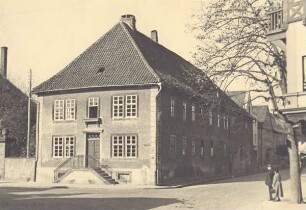 Komödienhaus (abgebrochen im Jahr 1935). 1910 von Ferdinand Düstersiek aufgenommen. Detmold. Lange Straße