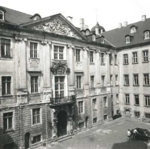 Altenburg. Schloss Altenburg. 10./11. Jh. beg.. Westflügel ((Corps de Logis). 1723/1730; G. S. Vater). Hofansicht