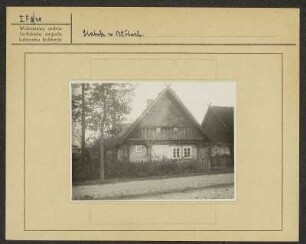 Strohbedeckte Gebäude eines Gehöftes im Spreewald. : Ze słomu skryte twarenja statoka w Błótach