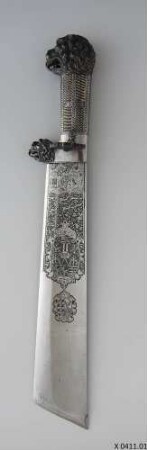 Gartenplötze / Gartenbesteck bestehend aus Gartenplötze, Scheide, Säge, großem Messer, kleinem Messer, Hippe, Okuliermesser, Feile, Pfriem, Bohrer, Falzbein und Meißel