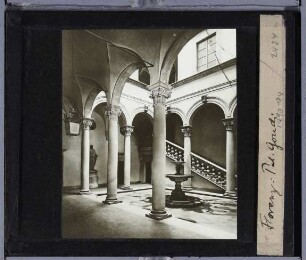 Florenz, Palazzo Gondi : Hofansicht