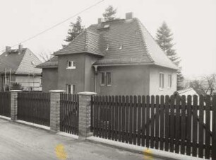Radebeul, Am Jacobstein 8. Wohnhaus (um 1930)