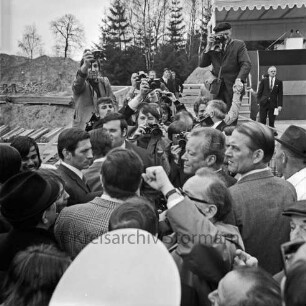 Friedrich-Ebert-Stiftung: Am Kratt: Heimvolkshochschule: Grundsteinlegung durch Bundeskanzler Willy Brandt: Gäste und Presse, 20. April 1971