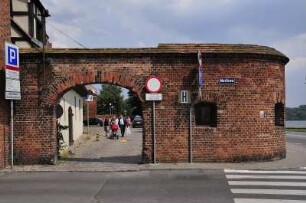 Stadtmauer in Torun : Blick auf eine historische Bastion an der Stadtmauer nahe dem Weichselufer. Aufgenommen am 18. Juli 2009 in Torun an der Weichsel, Stadt des Unesco Weltkulturerbes