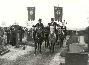 Osterreiter in Radibor : Gesellschaftliche Volkskultur - Frühling. Ort: Radwor / Radibor. Osterreiter