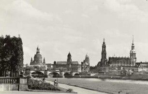 Dresden, Blick vom Neustädter Elbufer, Pavillon am Japanischen Palais nach Südosten auf die Altstadt