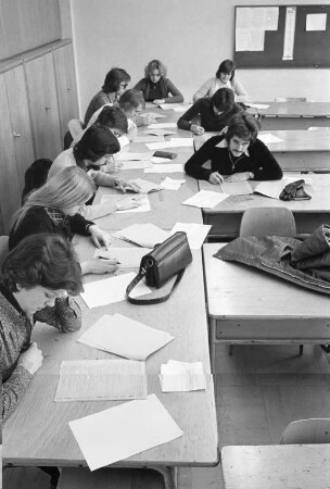 Berufswettkampf ´76 des Deutschen Handels- und Industrieangestelltenverbands DHV für Auszubildende im Wirtschaftsgymnasium Karlsruhe (Friedrich-List-Schule)