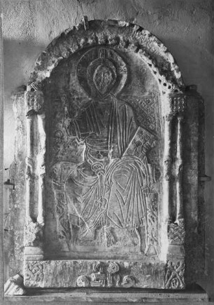 Relief des thronenden Christus