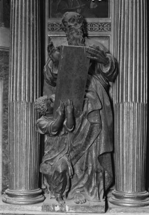 Hochaltar, Detail Obergeschoss, 1. Figur von links: Evangelist Matthäus