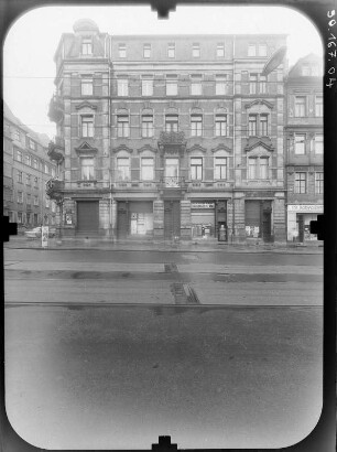 Dresden-Neustadt, Löwenstraße 9/11. Doppelwohnhaus mit Ladeneinbauten (um 1895). Straßenfront (Nr. 11, von der Bautzner Straße)