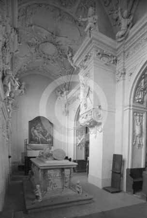 Grabkapelle von Hatzfeldt in der katholischen Kirche Prausnitz