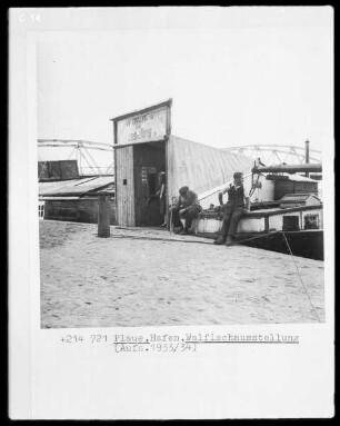 Walfischausstellung im Hafen