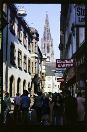 Freiburg: Rathausgasse mit Münster