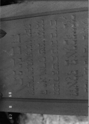 Grabstein 473 (Index: 100108033) Material: roter Sandstein Zustand: gut Maße HxBxT: 145x61x18 cm Beschreibung: Stele, überkragender Bogenabschluß, Schriftfeld abgegrenzt: Grabstein 473C