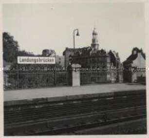 Hamburg, Blick vom U-Bahnhof "Landungsbrücken" auf die Hauptkirche St. Michaelis