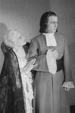 Szenenbilder aus der Oper "Manon" von Jules Massenet in der Deutschen Staatsoper Berlin : Szene mit Irma Beilke als Manon