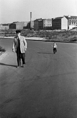 Berlin-Kreuzberg : In Berlin-Kreuzberg, an der Lindenstrasse: Besselstrasse (?), Blick nach Südosten