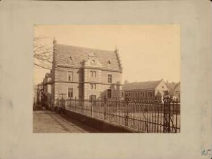 Kaiserin-Auguste-Victoria-Schule (heute: Helene-Lange-Schule), Hannover-Linden: Seitenansicht